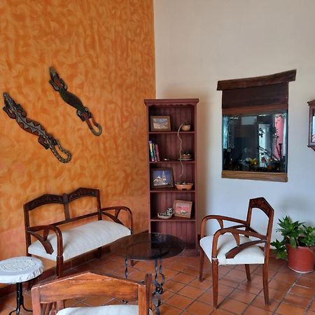 Hostal Las Rosas Salta Bagian luar foto