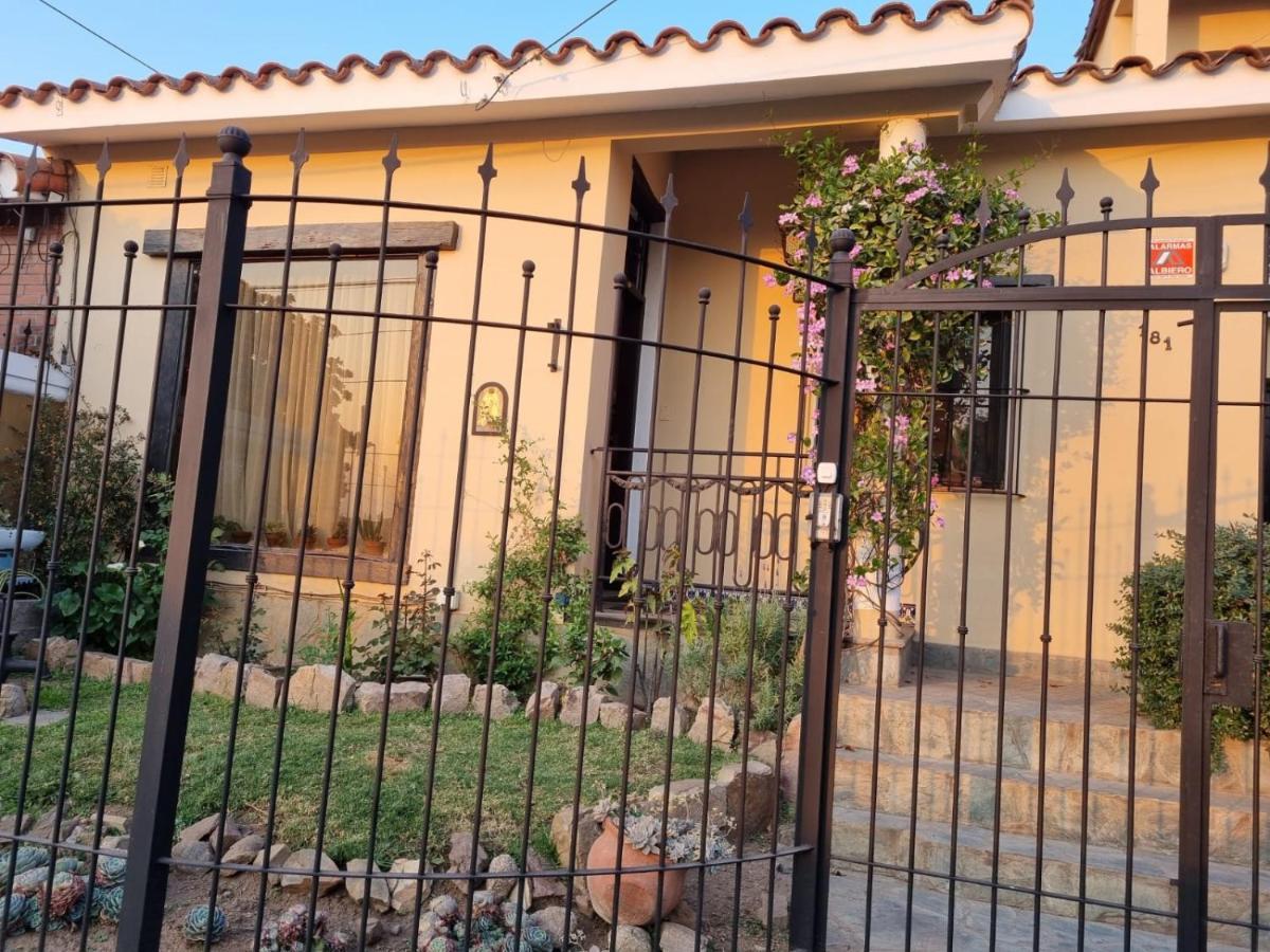Hostal Las Rosas Salta Bagian luar foto