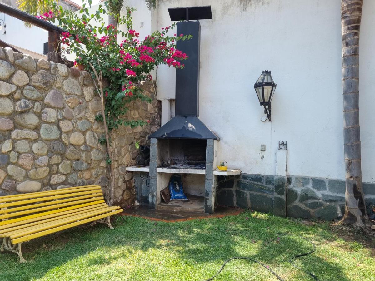 Hostal Las Rosas Salta Bagian luar foto