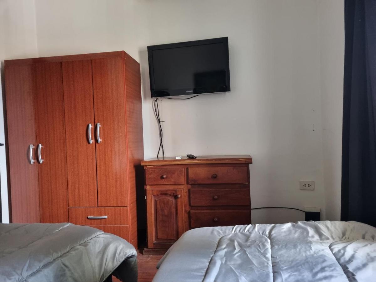 Hostal Las Rosas Salta Bagian luar foto