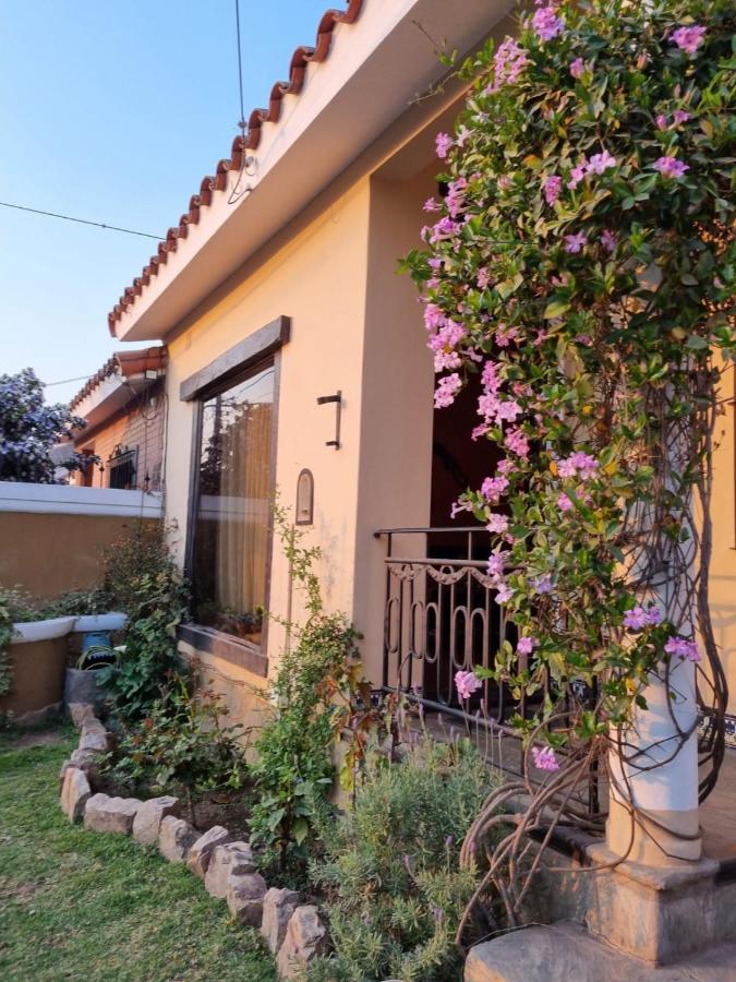 Hostal Las Rosas Salta Bagian luar foto