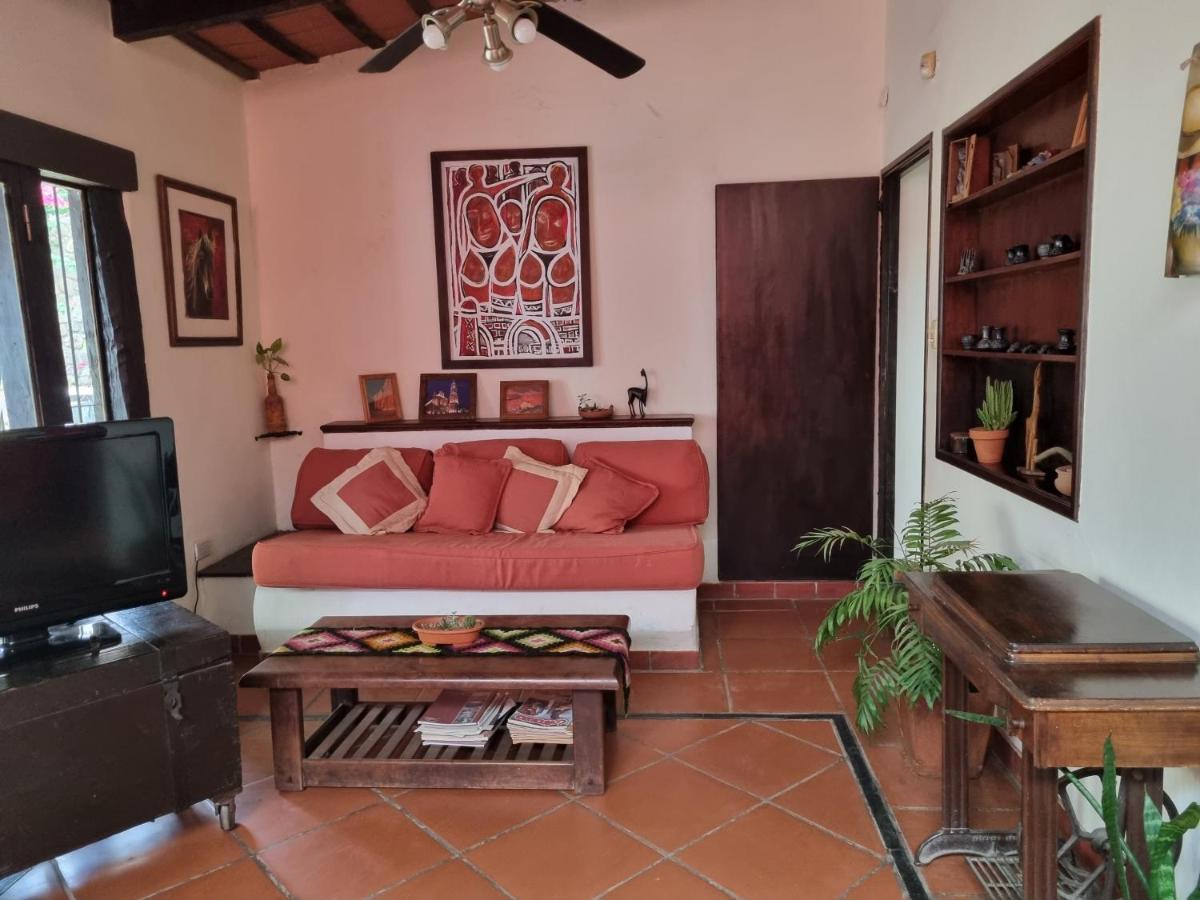 Hostal Las Rosas Salta Bagian luar foto