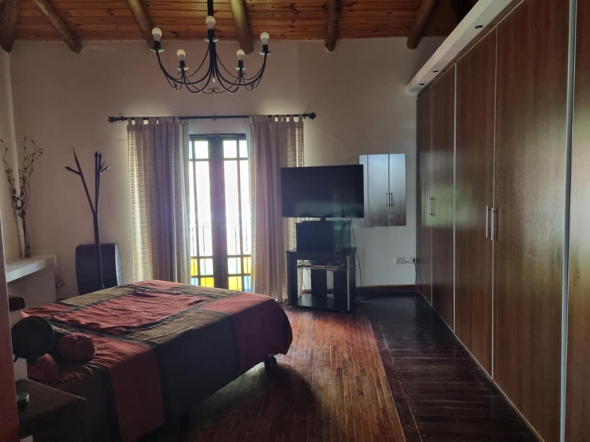 Hostal Las Rosas Salta Bagian luar foto